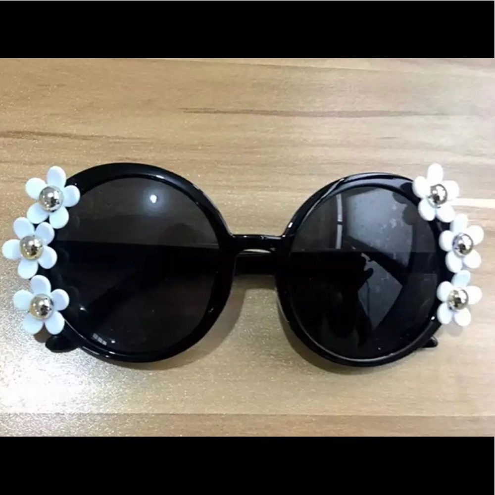 🌼 NEW Room Full Of Daisies Acrylic Sunglasses 🌼